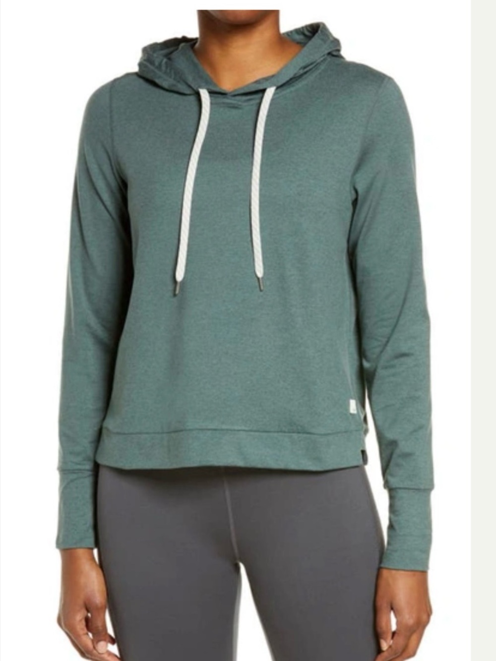 Vuori Halo Essential Cropped Hoodie in Kelp
Heather XL